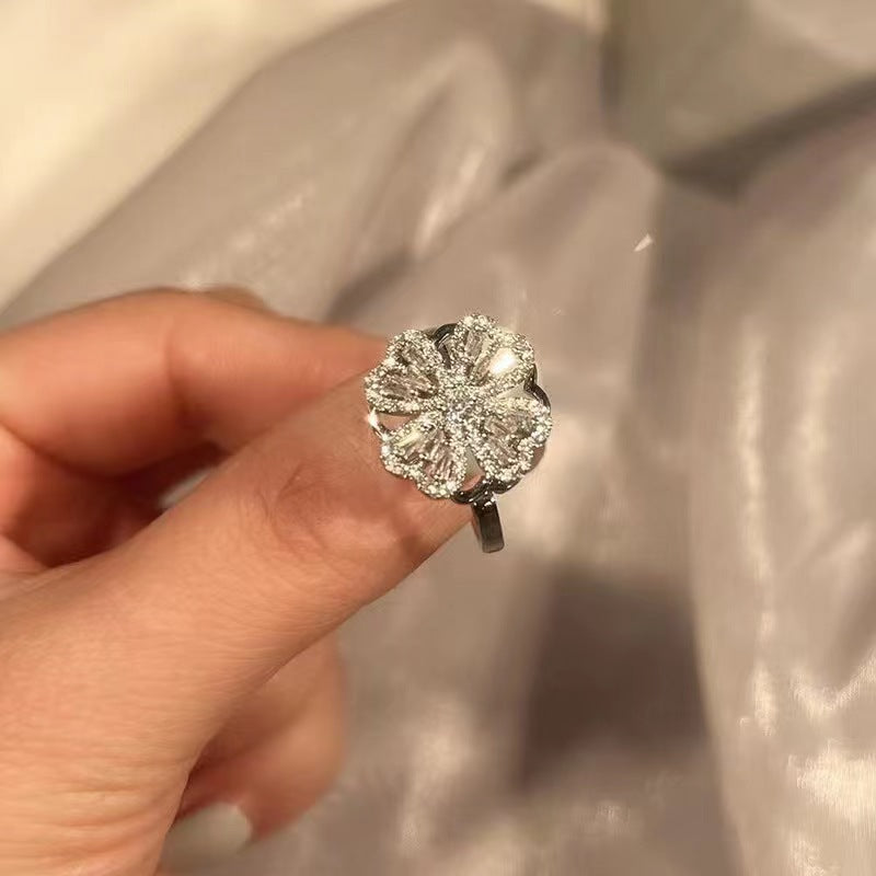 Anillo de cobre de trébol de cuatro hojas rotativo al por mayor